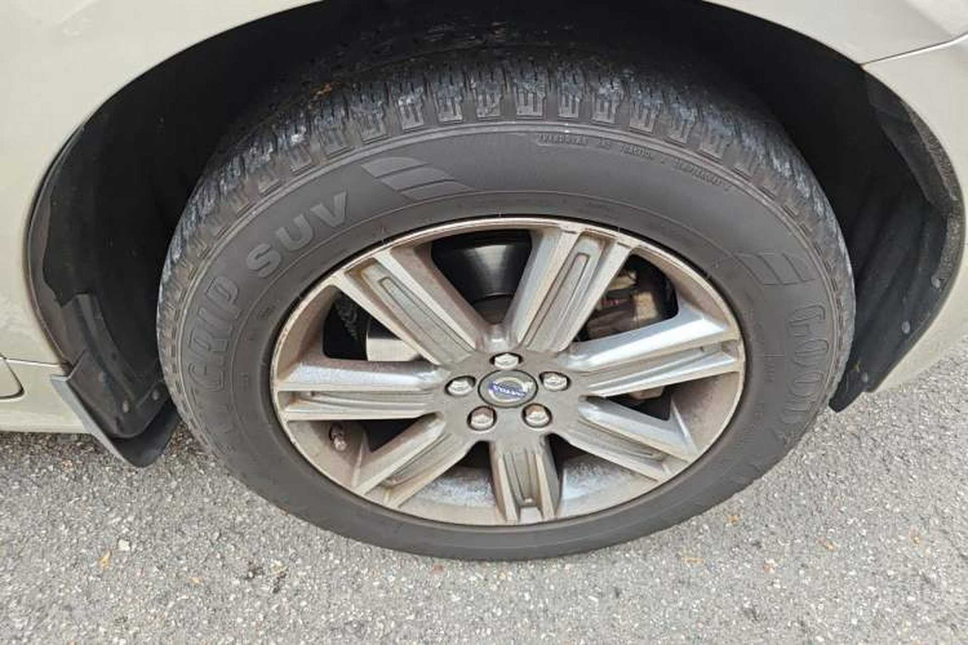 Used Volvo XC60 2017 T5 AWD Smart Range Edition Right Front Wheel Hub