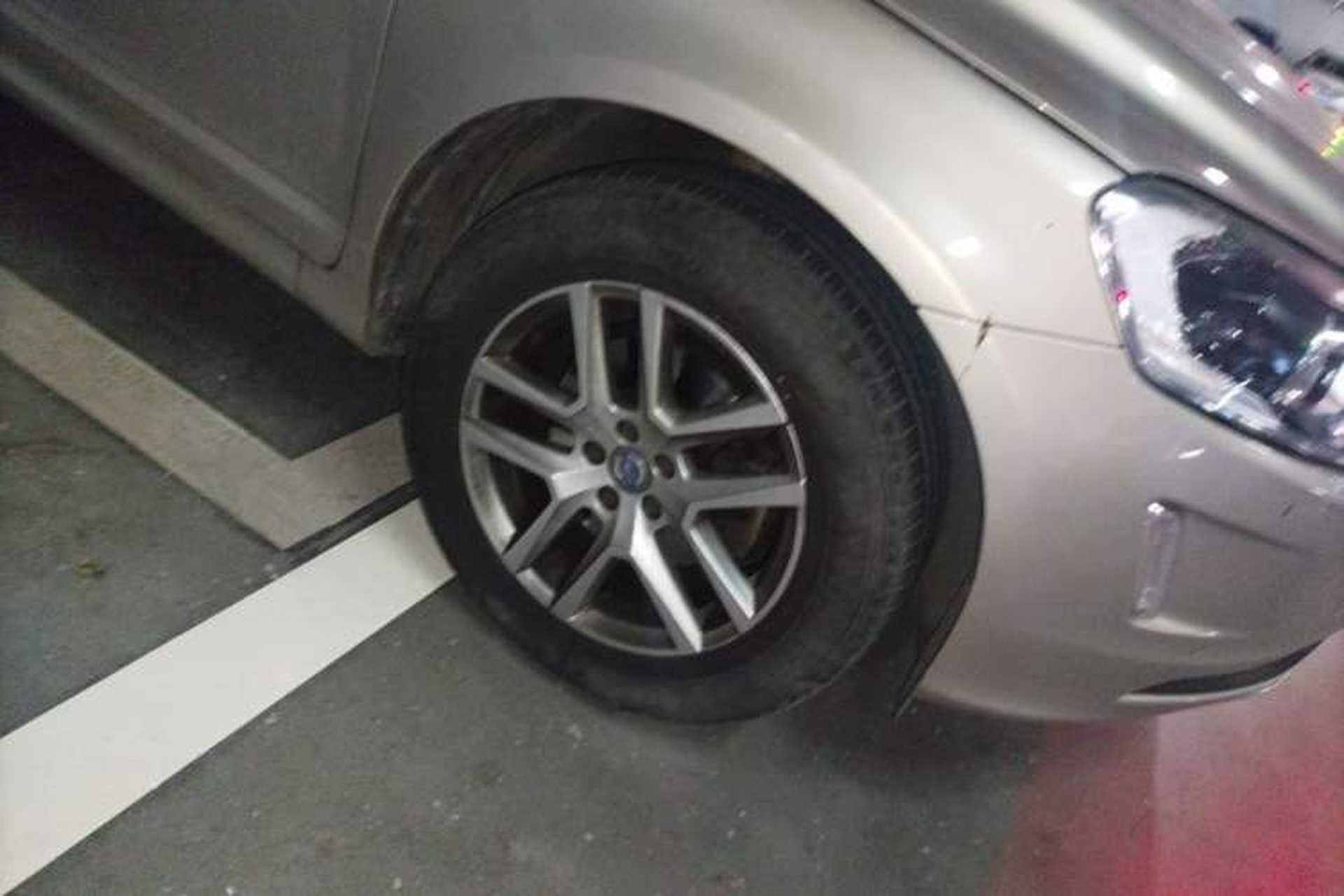 Used Volvo XC60 2017 T5 Smart Upgrade Edition Right Front Wheel Hub