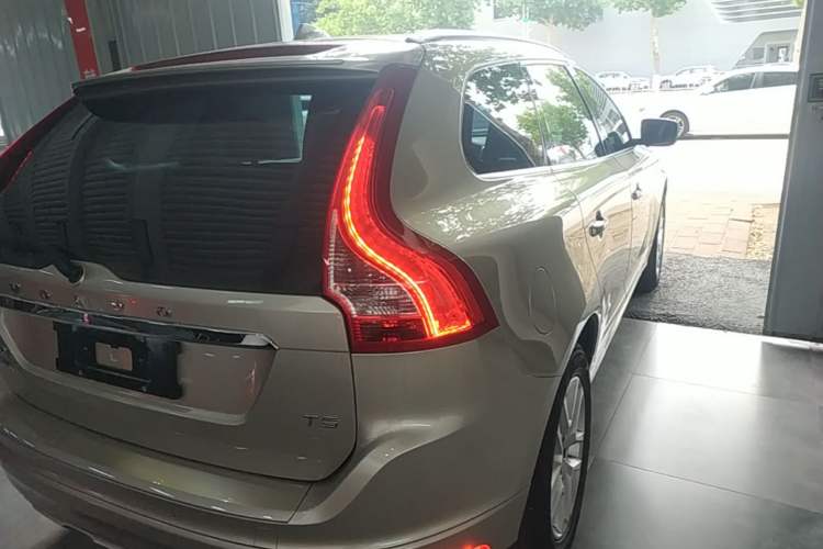 Used Volvo XC60 2017 T5 Smart Upgrade Edition Right Rear Taillight