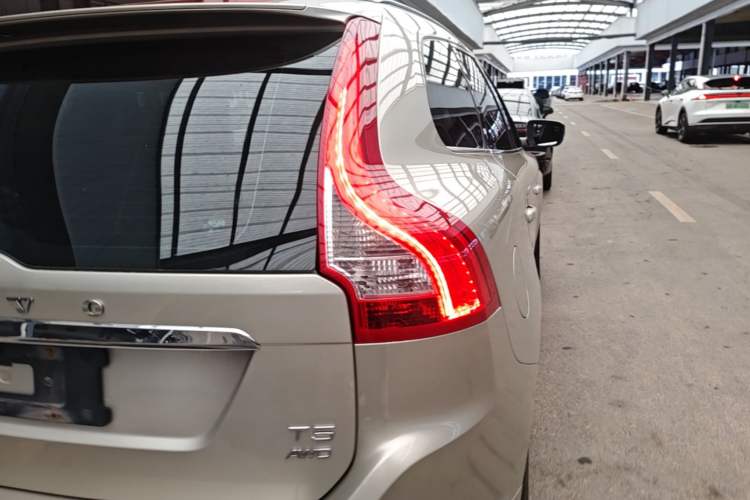 Used Volvo XC60 2017 T5 AWD Smart Upgrade Edition Right Rear Taillight