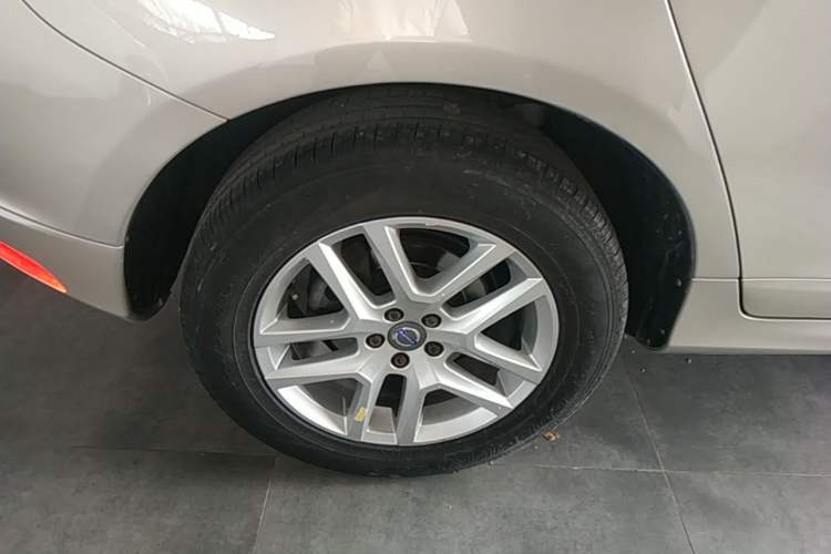 Used Volvo XC60 2017 T5 Smart Upgrade Edition Right Rear Wheel Hub