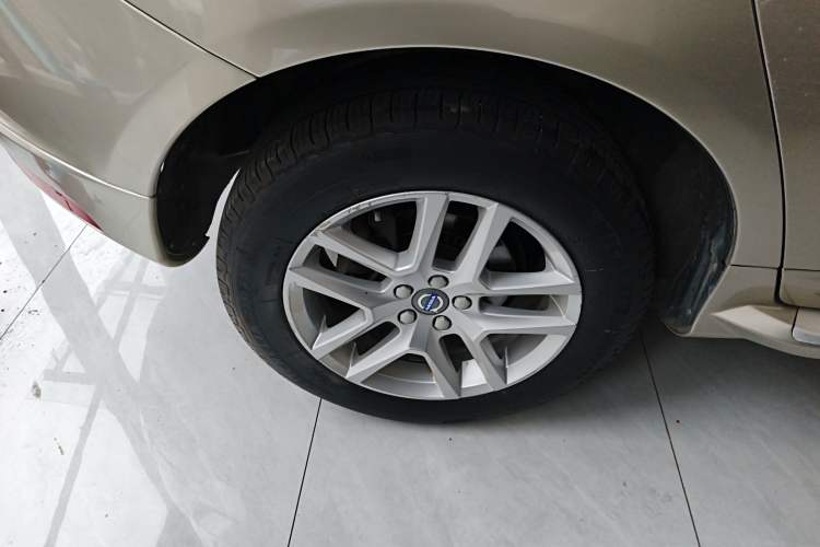 Used Volvo XC60 2017 T5 AWD Smart Upgrade Model Right Rear Wheel Hub