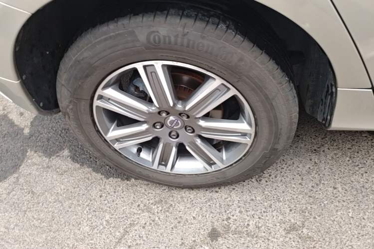 Used Volvo XC60 2017 T5 AWD Smart Upgrade Edition Right Rear Wheel Hub