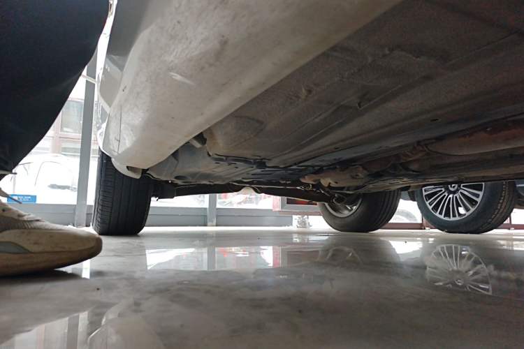 Used Volvo XC60 2017 T5 AWD Smart Upgrade Model Right Side Sill