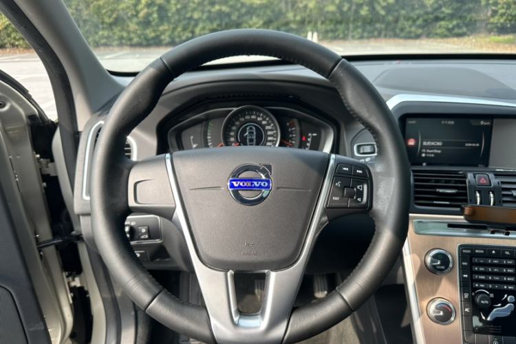 Used Volvo XC60 2017 T5 Smart Upgrade Edition Steering Wheel