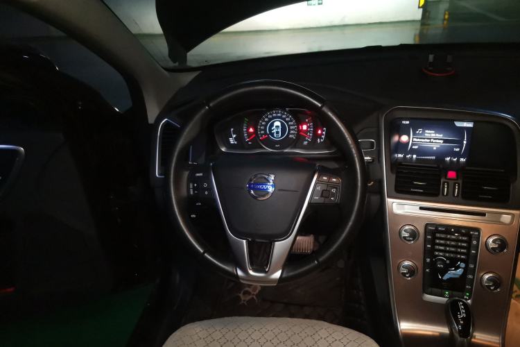 Used Volvo XC60 2017 T5 Smart Upgrade Edition Steering Wheel