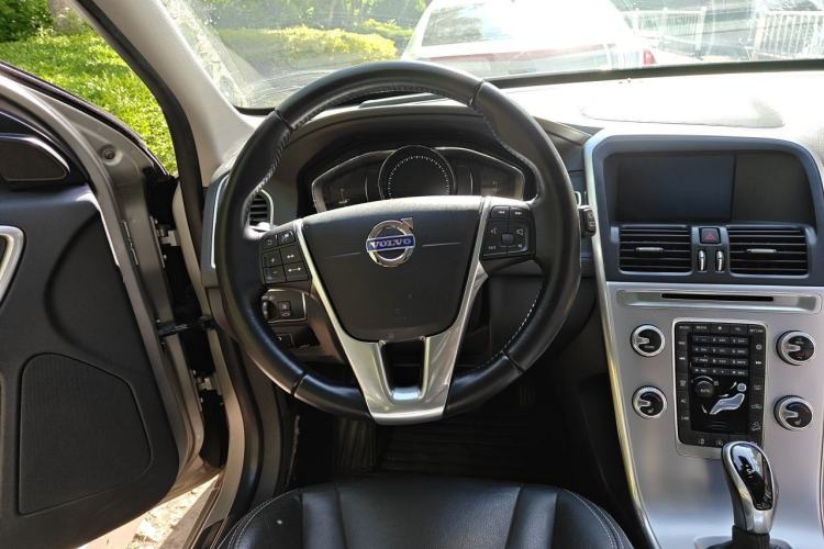 Used Volvo XC60 2017 T5 AWD Smart Range Edition Steering Wheel