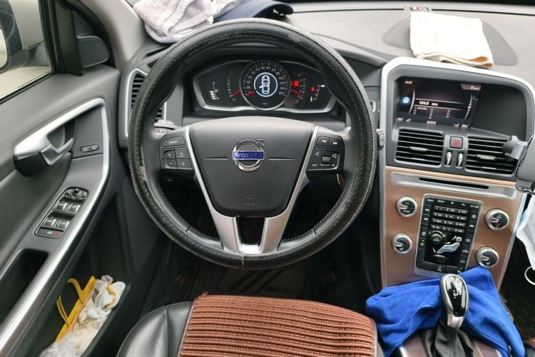 Used Volvo XC60 2017 T5 Smart Upgrade Edition Steering Wheel
