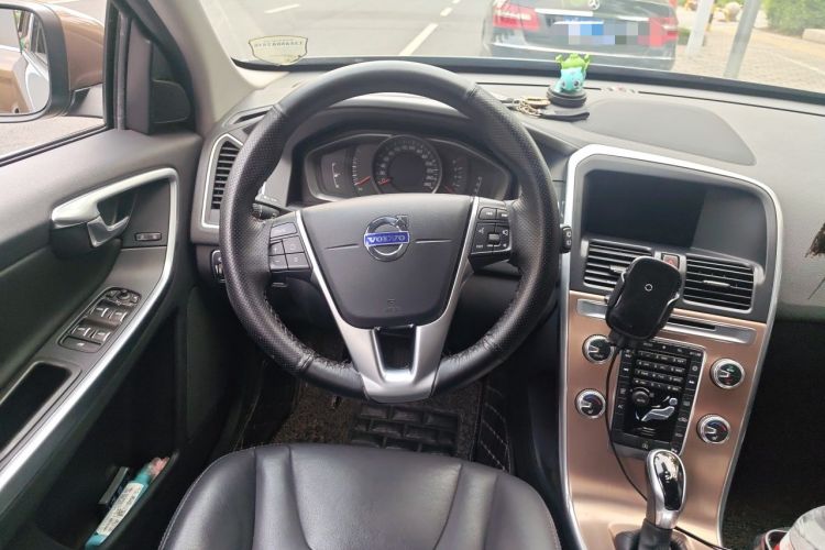 Used Volvo XC60 2017 T5 Smart Upgrade Edition Steering Wheel