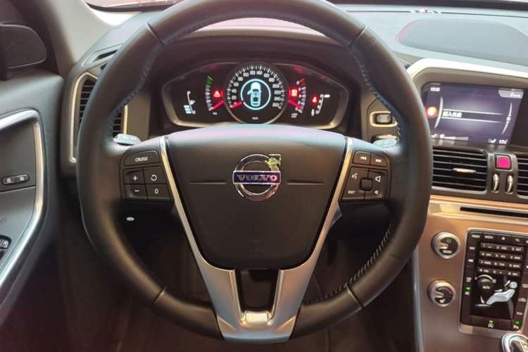 Used Volvo XC60 2017 T5 Smart Upgrade Edition Steering Wheel