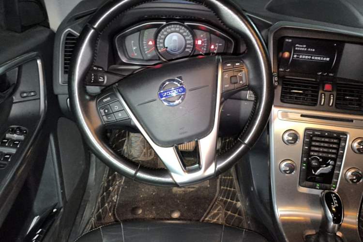 Used Volvo XC60 2017 T5 Smart Upgrade Edition Steering Wheel