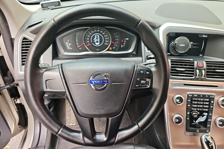 Used Volvo XC60 2017 T5 Smart Upgrade Edition Steering Wheel