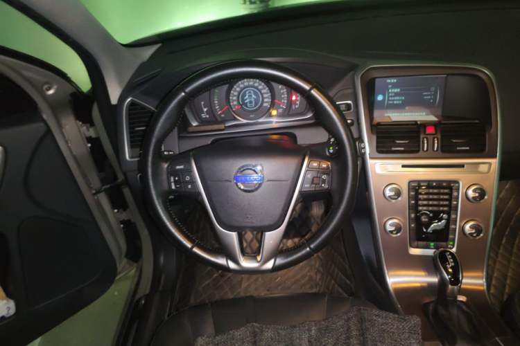 Used Volvo XC60 2017 T5 Smart Upgrade Edition Steering Wheel