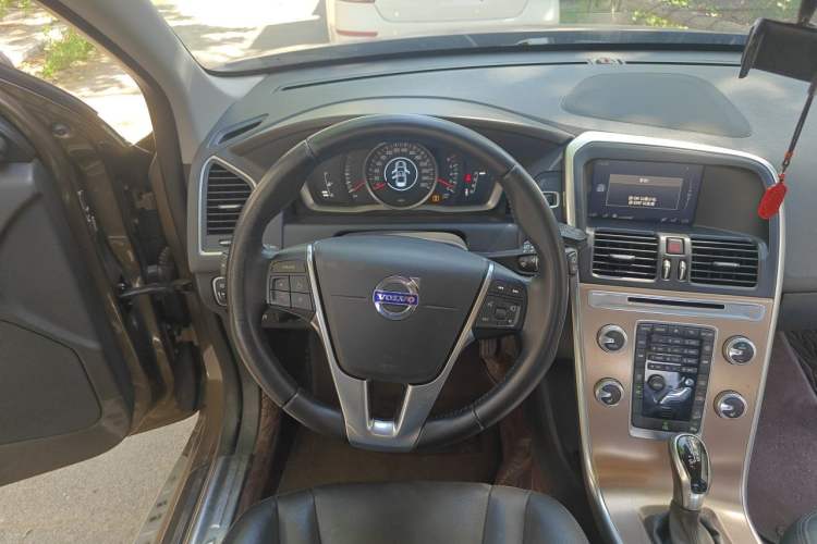 Used Volvo XC60 2017 T5 AWD Smart Upgrade Edition Steering Wheel