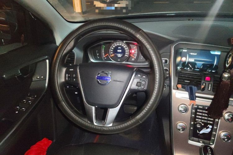 Used Volvo XC60 2017 T5 Smart Upgrade Edition Steering Wheel