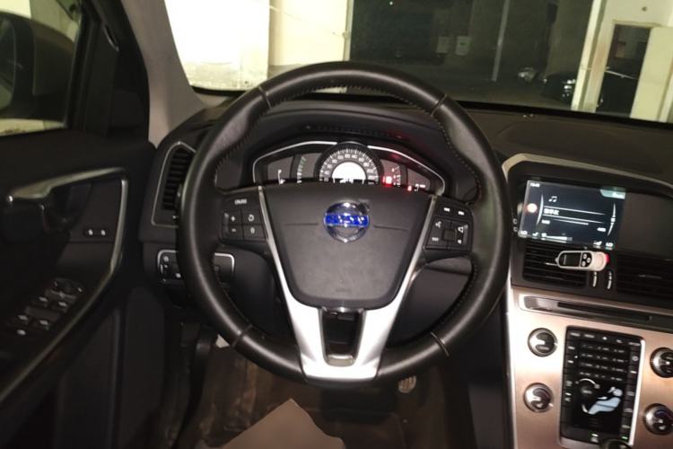 Used Volvo XC60 2017 T5 Smart Upgrade Edition Steering Wheel