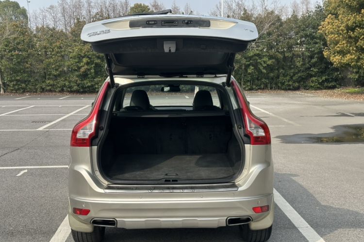 Used Volvo XC60 2017 T5 Smart Upgrade Edition Trunk