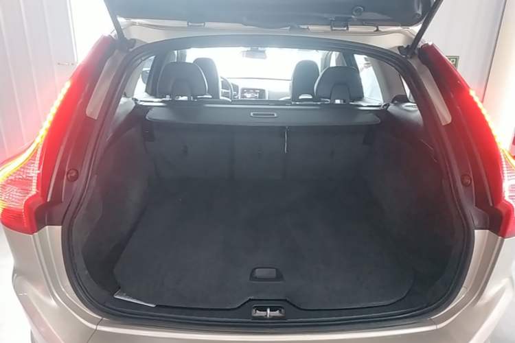 Used Volvo XC60 2017 T5 Smart Upgrade Edition Trunk