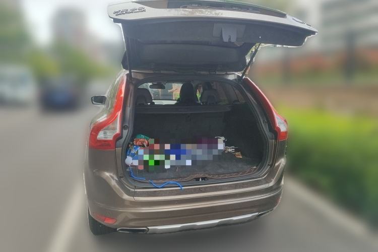 Used Volvo XC60 2017 T5 Smart Upgrade Edition Trunk