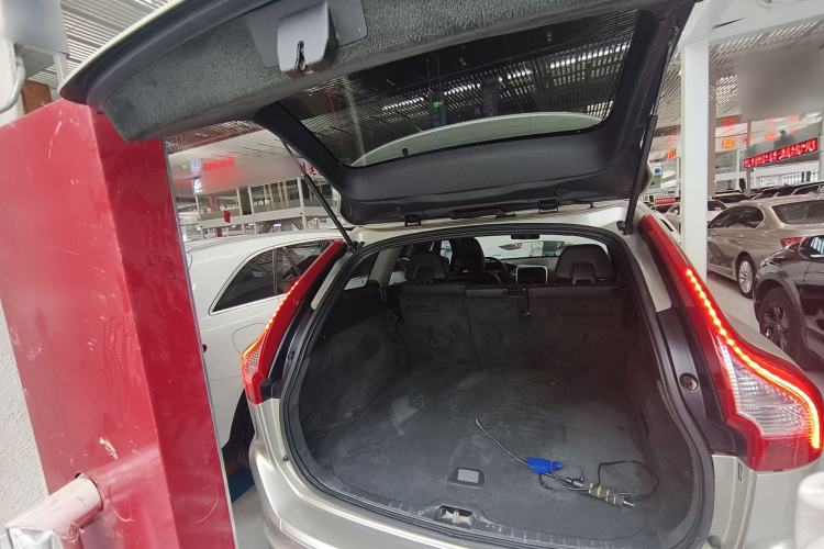 Used Volvo XC60 2017 T5 AWD Smart Upgrade Model Trunk