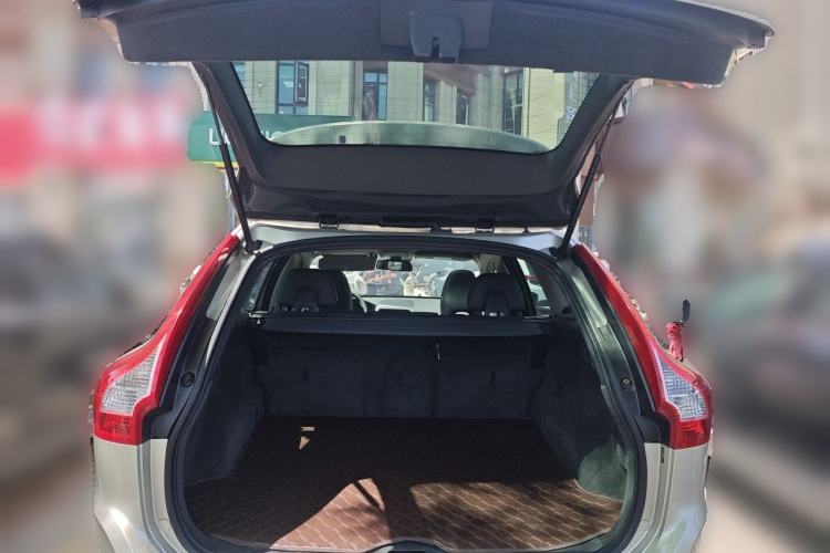 Used Volvo XC60 2017 T5 Smart Upgrade Edition Trunk