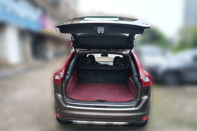 Used Volvo XC60 2017 T5 Smart Upgrade Edition Trunk