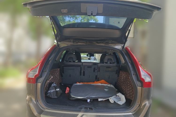 Used Volvo XC60 2017 T5 AWD Smart Upgrade Edition Trunk
