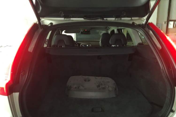 Used Volvo XC60 2017 T5 Smart Upgrade Edition Trunk