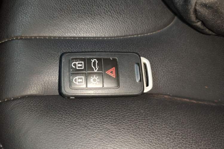 Used Volvo XC60 2017 T5 Smart Upgrade Edition Vehicle Key