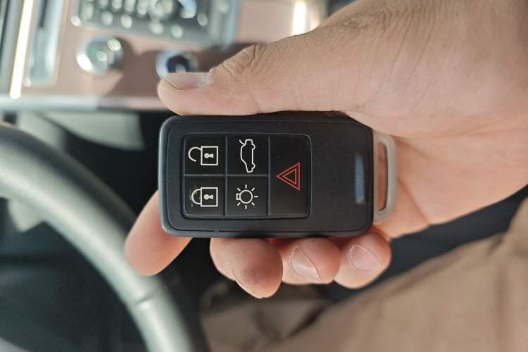 Used Volvo XC60 2017 T5 Smart Upgrade Edition Vehicle Key