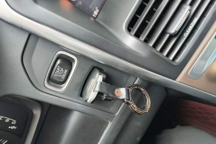 Used Volvo XC60 2017 T5 Smart Upgrade Edition Vehicle Key