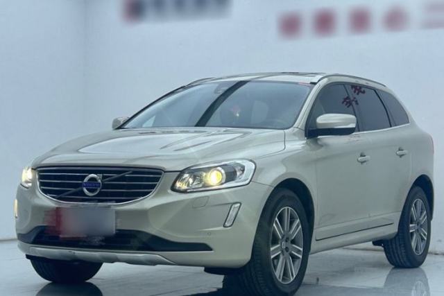 Ojetý Volvo XC60 2017 T5 AWD Smart Upgrade Edition
