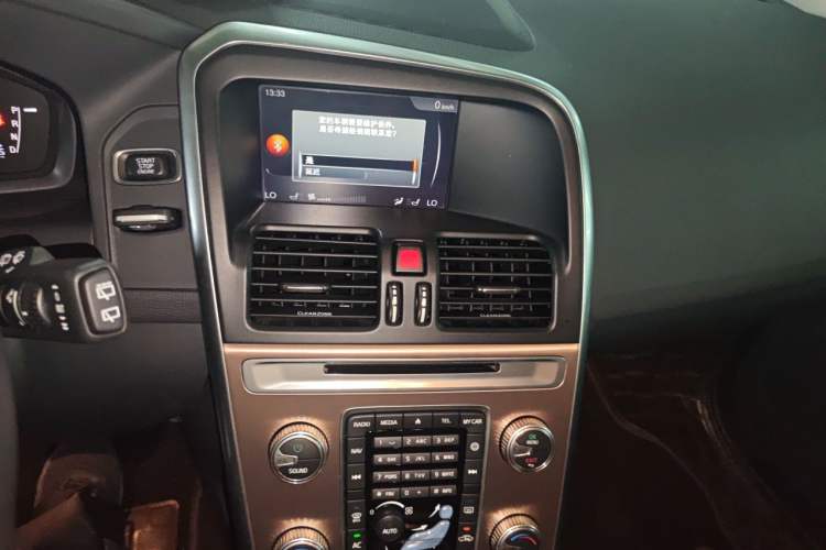 Used Volvo XC60 2017 T5 Smart Upgrade Edition Audio And AC Panel