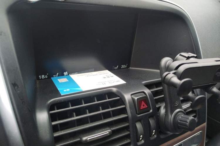 Used Volvo XC60 2017 T5 Smart Upgrade Edition Audio And AC Panel