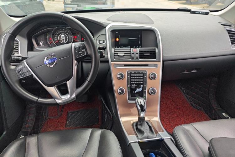 Used Volvo XC60 2017 T5 AWD Smart Upgrade Model Center Console