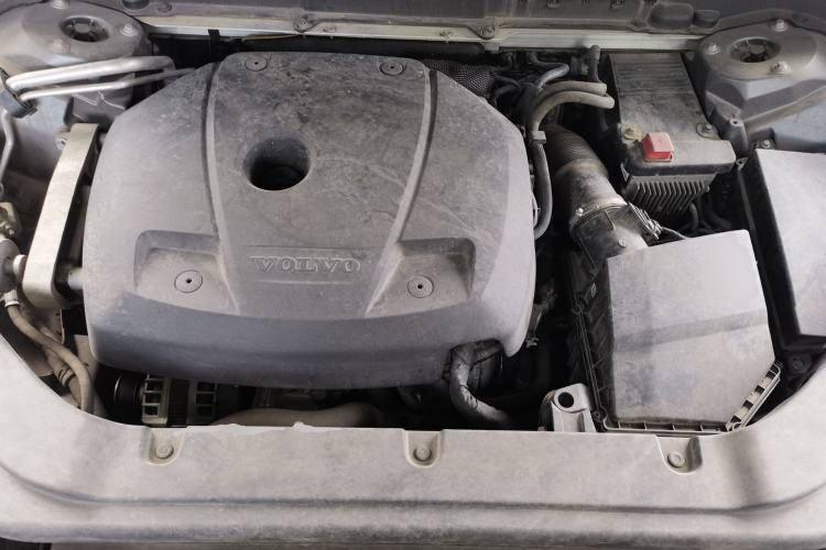 Used Volvo XC60  Engine Bay