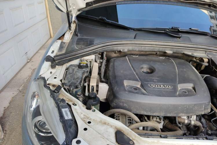 Used Volvo XC60 2017 T5 AWD Smart Upgrade Model Engine Bay Right