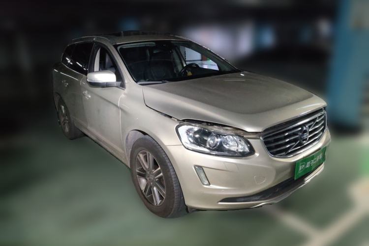 Used Volvo XC60 2017 T5 AWD Smart Upgrade Edition Front Right 45 Deg