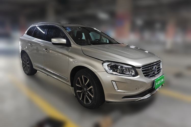 Used Volvo XC60 2017 T5 AWD Smart Upgrade Edition Front Right 45 Deg