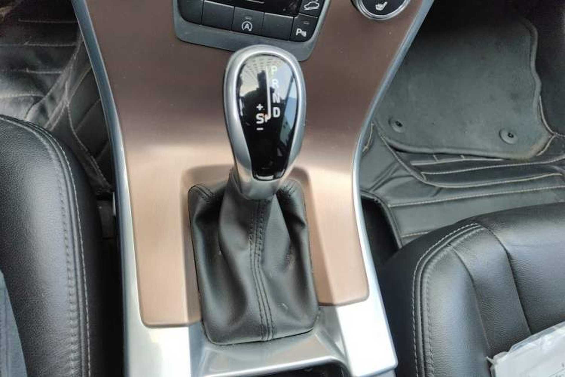 Used Volvo XC60 2017 T5 AWD Smart Upgrade Edition Gear Lever