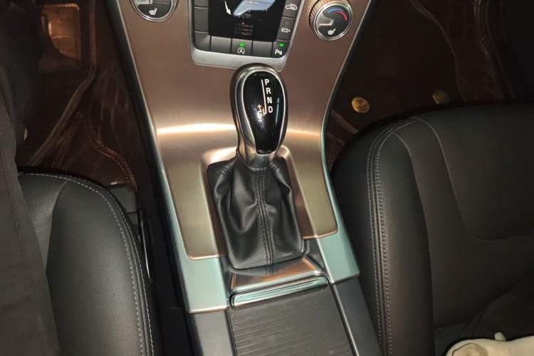 Used Volvo XC60 2017 T5 Smart Upgrade Edition Gear Lever