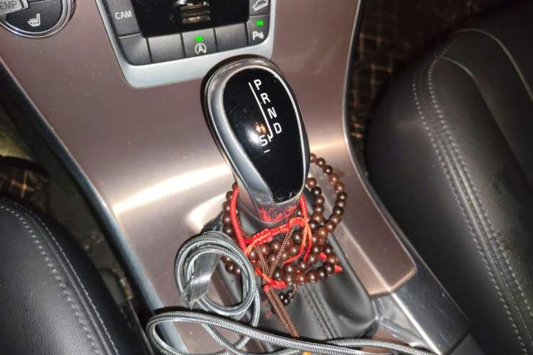 Used Volvo XC60 2017 T5 AWD Smart Upgrade Edition Gear Lever