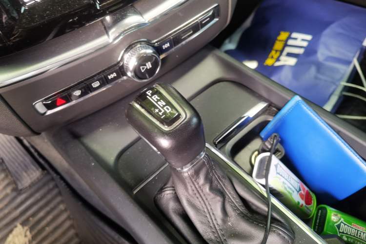 Used Volvo XC60  Gear Lever