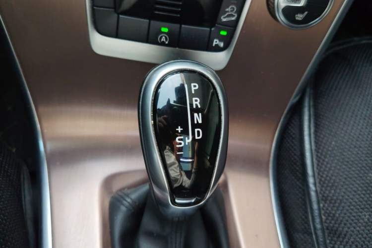 Used Volvo XC60 2017 T5 AWD Smart Upgrade Model Gear Lever