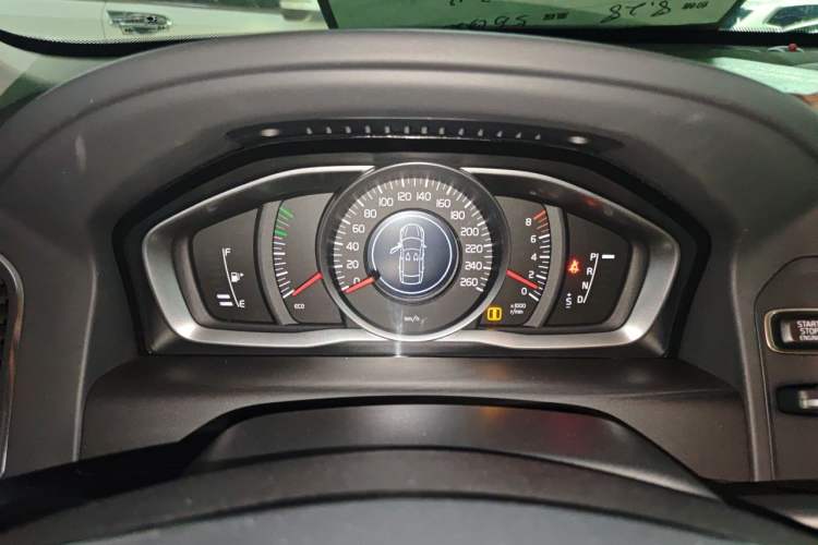 Used Volvo XC60 2017 T5 Smart Upgrade Edition Instrument Cluster