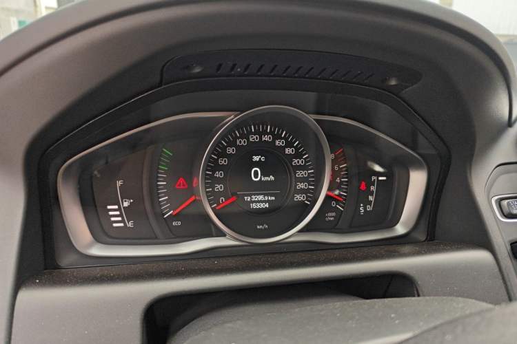 Used Volvo XC60 2017 T5 AWD Smart Upgrade Model Instrument Cluster