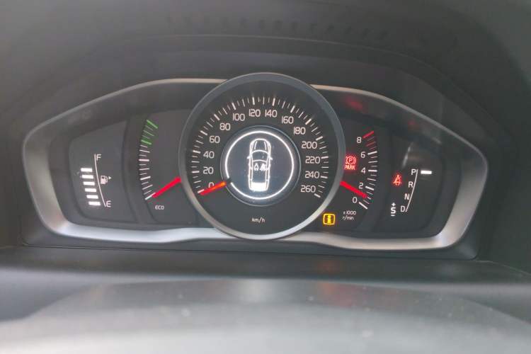 Used Volvo XC60 2017 T5 AWD Smart Upgrade Model Instrument Cluster