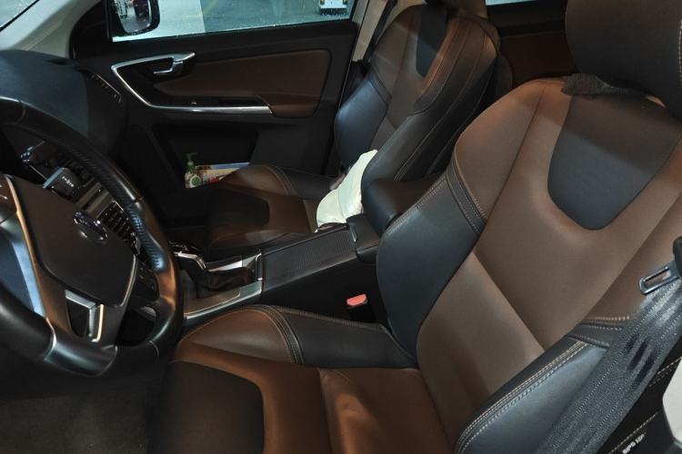 Used Volvo XC60 2017 T5 AWD Smart Upgrade Edition Left Front Seat