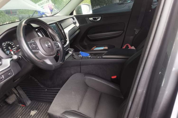 Used Volvo XC60  Left Front Seat