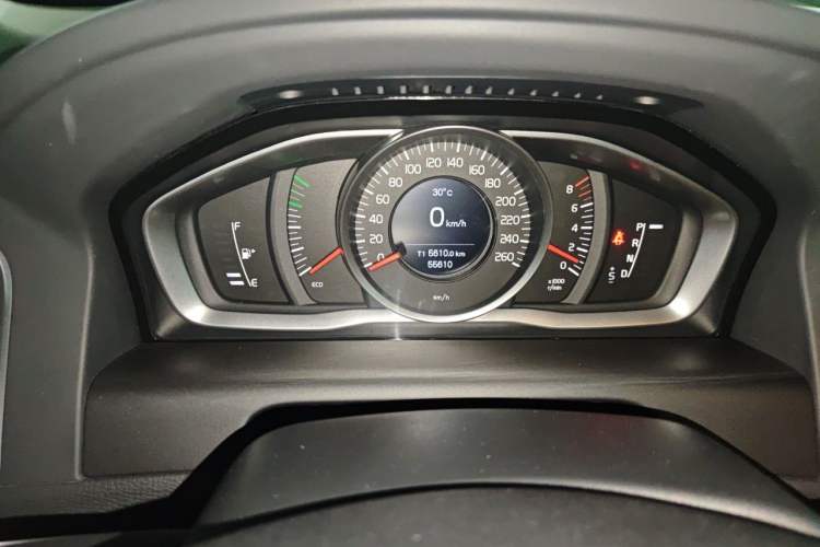 Used Volvo XC60 2017 T5 Smart Upgrade Edition Odometer Close Up